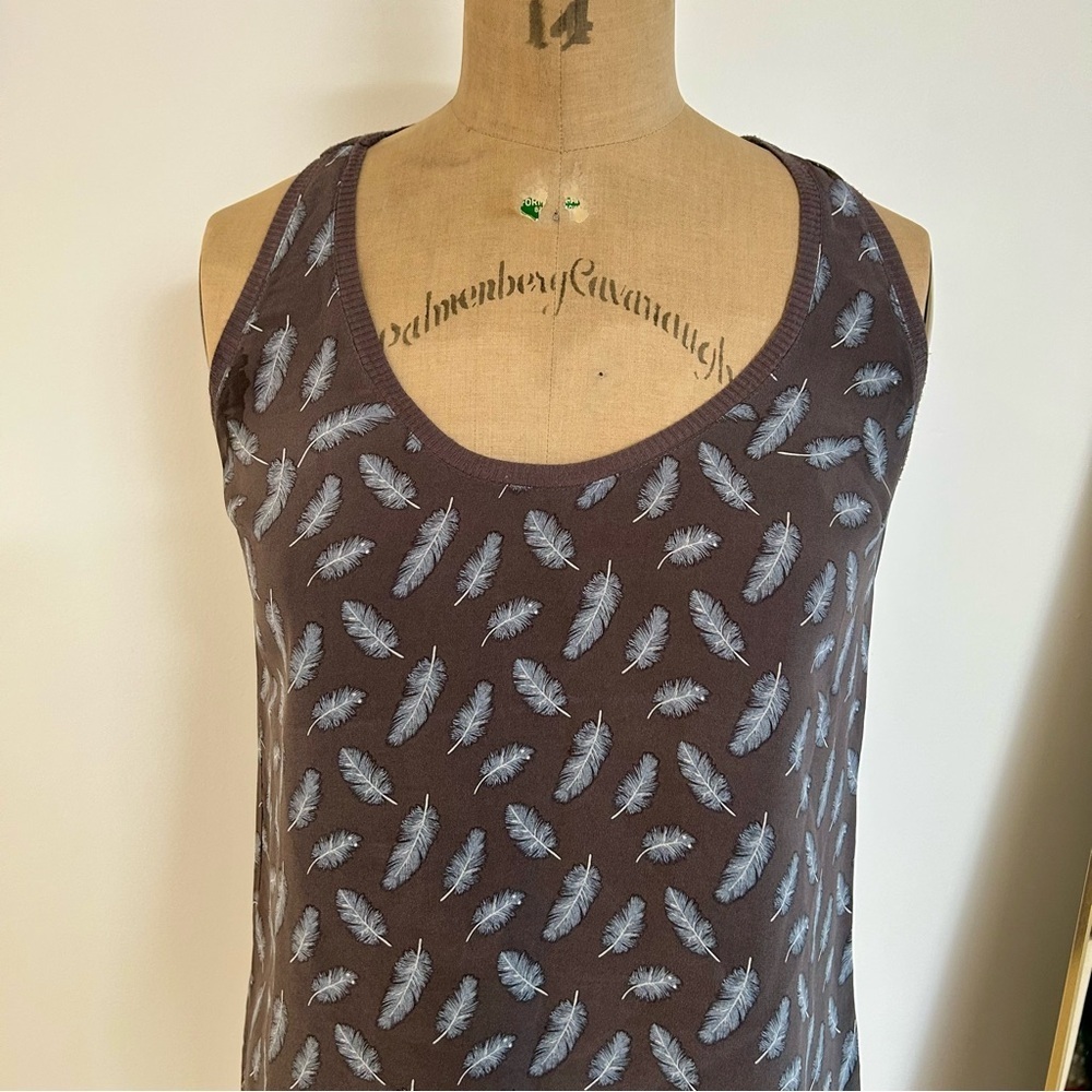 Joie Women’s Silk Dark Gray Brown Feather Print Tank Top Sz S - Picture 2 of 11